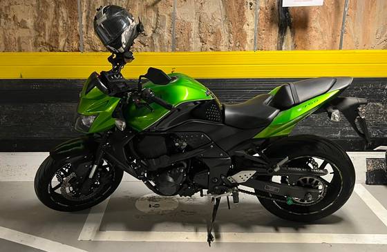 KAWASAKI Z-750 KAWASAKI Z-750